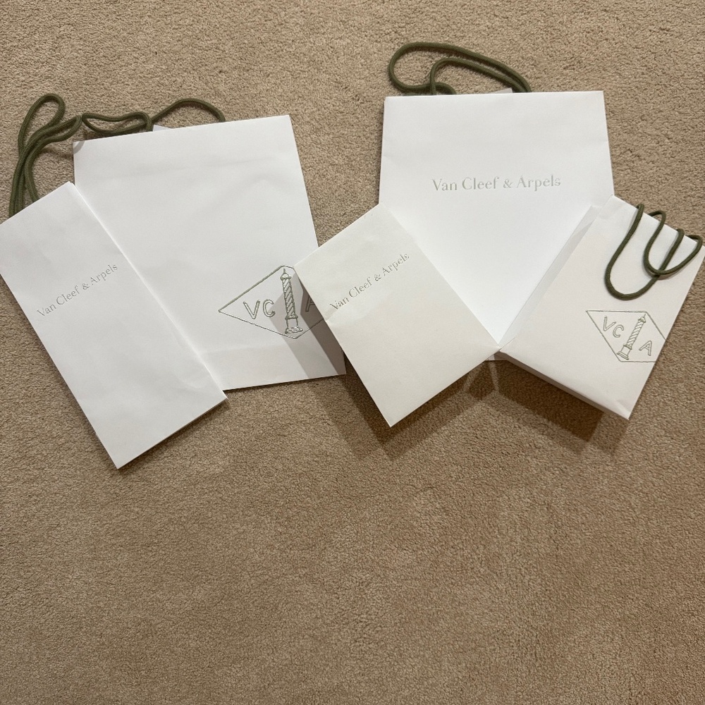 Van Cleef White Shopping Bag - 1 per sale - 3 Sizes avail